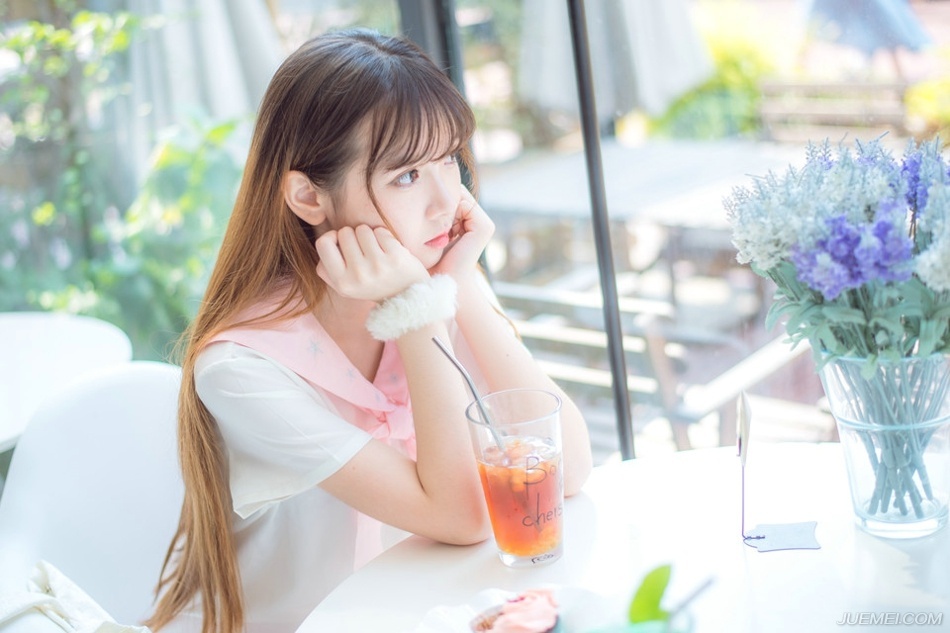 “哦？”邓贤看着庞统道：“此言何意？”